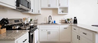 Back house Oasis: Quiet & Roomy