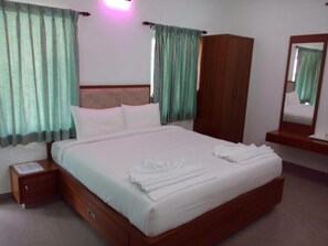 Deluxe Room | Free WiFi - MYSTIQUE STAY RESORT by indostays (Kotagiri)