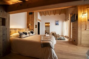 4 bedrooms, WiFi, bed sheets