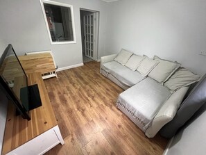 Living area - 2 Bed House in Greater London (Feltham)