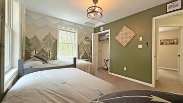 3 bedrooms, desk, iron/ironing board, travel crib