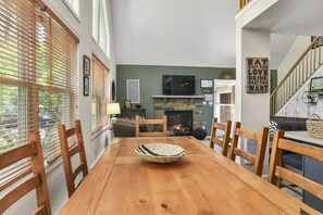 Dining - Superb Family Friendly Home ~ Stocked for FUN! (Albrightsville)