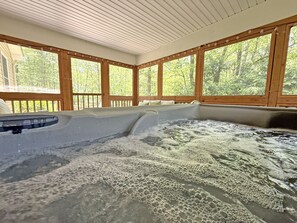 Indoor spa tub - Superb Family Friendly Home ~ Stocked for FUN! (Albrightsville)