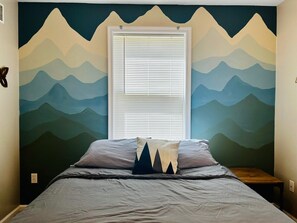 2 bedrooms, desk, iron/ironing board, travel crib