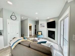Smart TV, fireplace