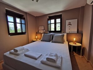 4 bedrooms, in-room safe, iron/ironing board, free WiFi - Anaroussa Diros Villa (Areopoli)