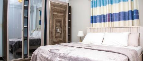 Executive Apartment | Iron/ironing board, WiFi