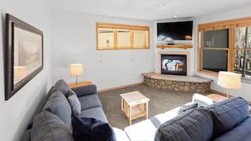 Apartment (2 Bedrooms) | Front of property