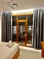 Escrivaninha, Wi-Fi de cortesia, roupa de cama