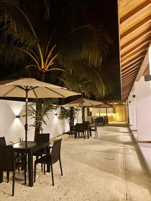 Deluxe Double Room, 1 Double Bed, Garden View | Garden view - Vilu Residence (Maamigili)