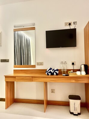 Desk, free WiFi, bed sheets - Vilu Residence (Maamigili)