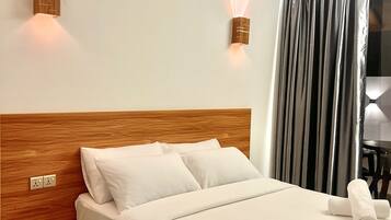 Deluxe Double Room, 1 Double Bed, Garden View | Desk, free WiFi, bed sheets