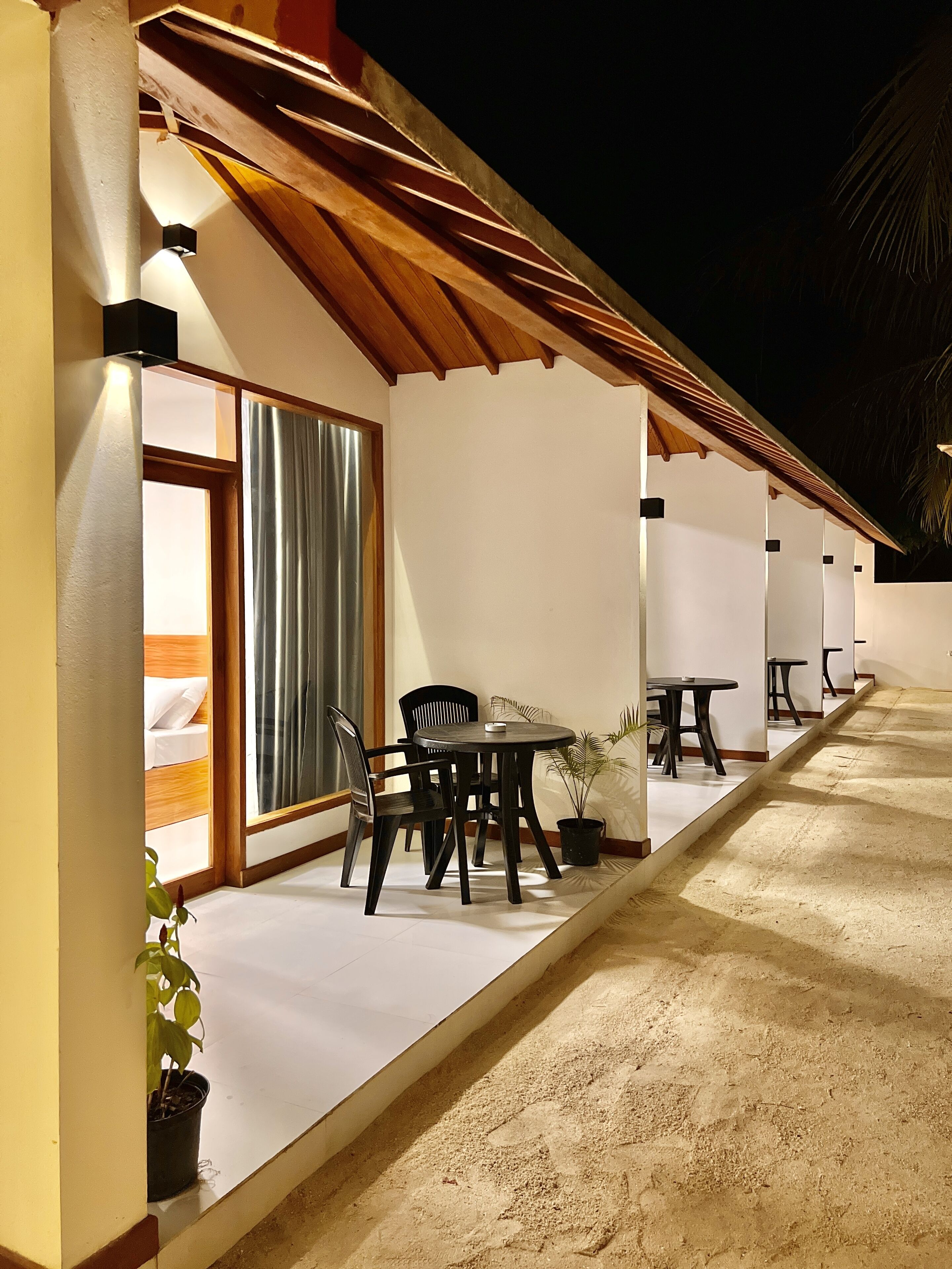 32 インチのスマートテレビ (ケーブル放送視聴可)