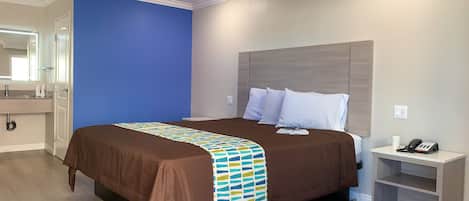 Chambre Confort, 1 trĂšs grand lit, non-fumeur | 1 chambre, bureau, espace de travail pour ordinateurs portables