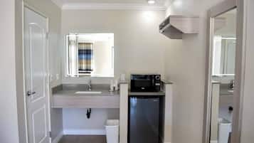 Asciugacapelli, asciugamani, sapone, shampoo