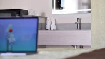 1 dormitorio, escritorio, espacio para trabajar con un portátil