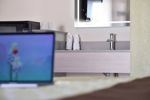 Escrivaninha, espaço de trabalho para notebook