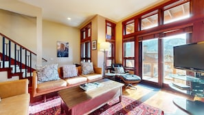 Smart TV, fireplace, DVD player, offices - Juniper Crest #2 (3-Bedroom Townhouse) with Mountain view by RedAwning (Mammoth Lakes)