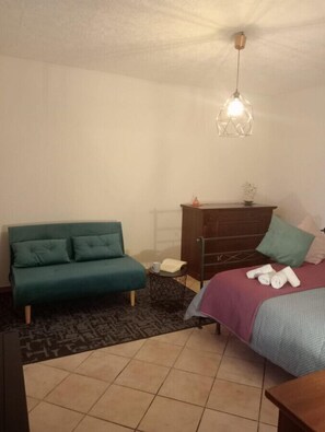 2 habitaciones, escritorio, tabla de planchar con plancha y wifi gratis