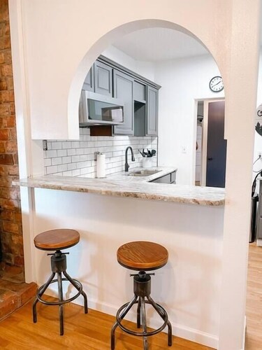 Cheerful 2 bedroom home with indoor fireplace.