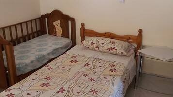 2 chambres, coffres-forts dans les chambres, fer et planche Ă repasser