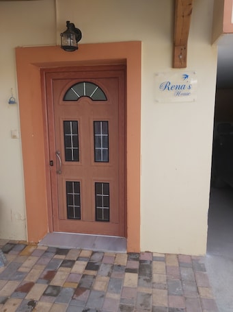 Exterior detail. Apartment with view of "HA" canyon
Family frienldy
Petfriendly