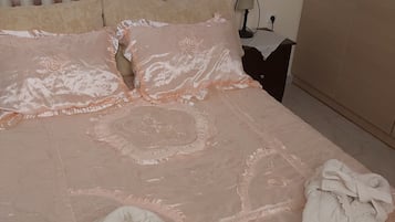 2 slaapkamers, een kluis op de kamer, een strijkplank/strijkijzer