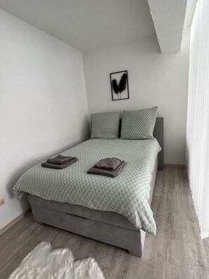 1 slaapkamer, een bureau, gratis wifi, beddengoed