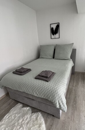 1 bedroom, desk, free WiFi, bed sheets