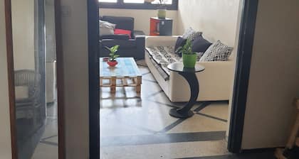 Chambre mignonne avec petite terrasse