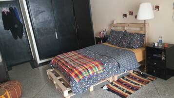 1 chambre, fer et planche Ă  repasser, Wi-Fi, draps fournis