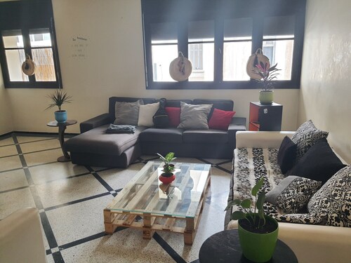 Chambre mignonne avec petite terrasse