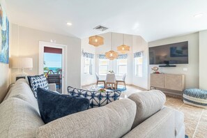 TV - Luxurious Newly renovated condo on Sea - Ambergris (San Pedro)