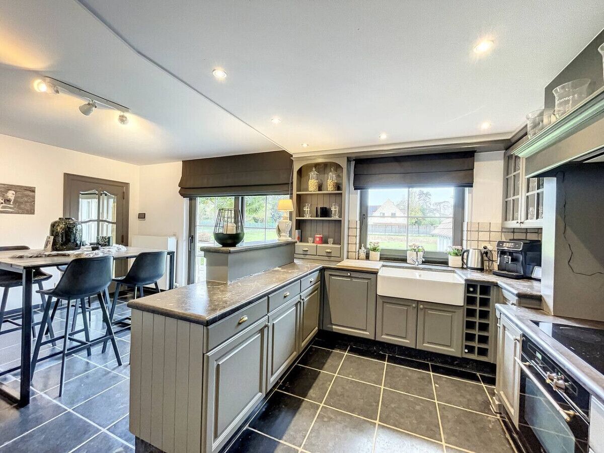 Kühlschrank, Mikrowelle, Herdplatte, Geschirrspüler