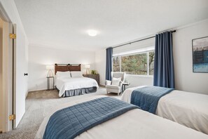 4 bedrooms, desk, iron/ironing board, free WiFi - Midcentury Home + Private Pool + Lake Minnetonka Beach Access + Forested Acreage (Excelsior)