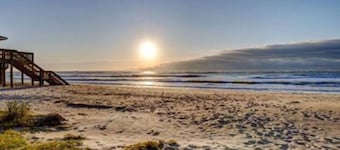 Oceanfront 5 bed Ocean's Inn-tuition. Elevator! Hot Tub