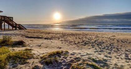 Oceanfront 5 bed Ocean's Inn-tuition. Elevator! Hot Tub