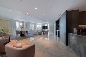 Interior - Jaw-dropping 3BR Apt W/Seaview & Private Pool (Dubai)