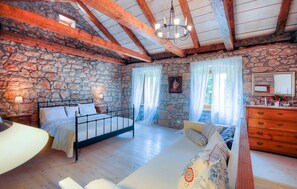 4 bedrooms, iron/ironing board, travel crib, free WiFi
