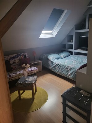 2 bedrooms, bed sheets