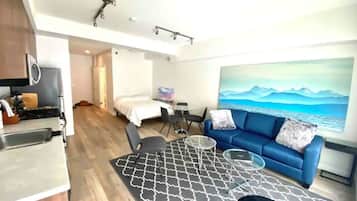 Iron/ironing board, WiFi, bed sheets