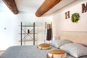 1 habitación, tabla de planchar con plancha, wifi y ropa de cama 