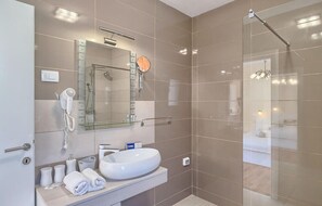 Douche, séchoir à cheveux