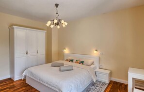 3 bedrooms, iron/ironing board, travel cot, free WiFi