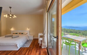 3 chambres, fer et planche à repasser, lit parapluie, Wi-Fi gratuit