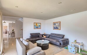 TV, fireplace, DVD player, table tennis
