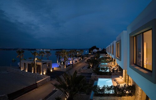Awesome home in Tkon-Ugrinic