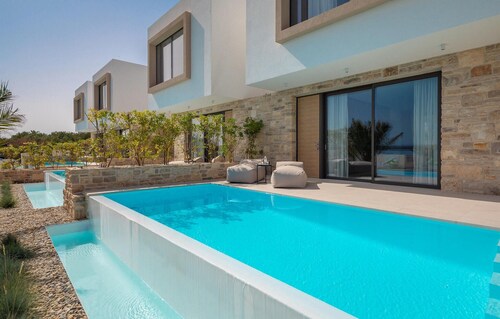 Awesome home in Tkon-Ugrinic