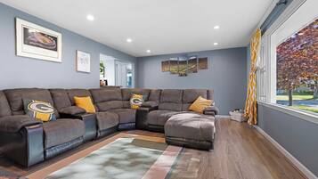 Smart TV, libros y impresora