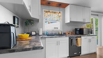 Refrigerador, microondas, horno y parrilla de estufa